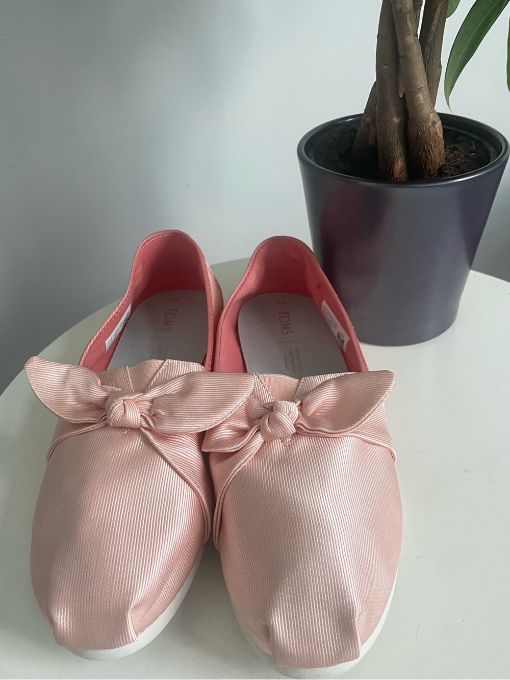 Women Size 9 Toms Slip On Shoes Grosgrain Bow Shimmer Pink
